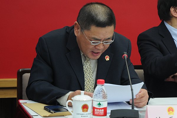 会议听取和审议了王桢副区长代表区政府所做的关于本区2015年度本级