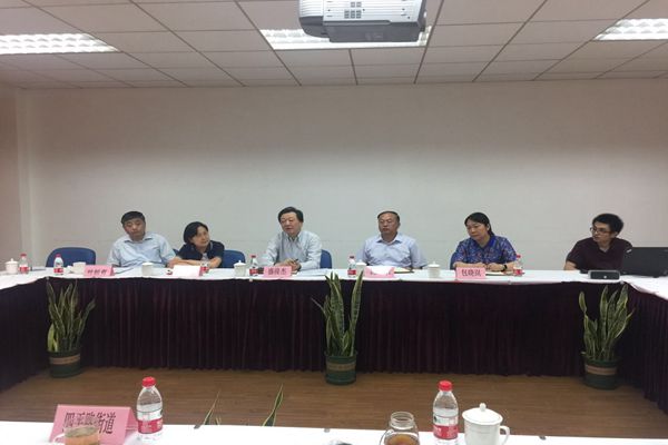 盛俊杰副主任带领城建环保工委委员调研物业管理工作